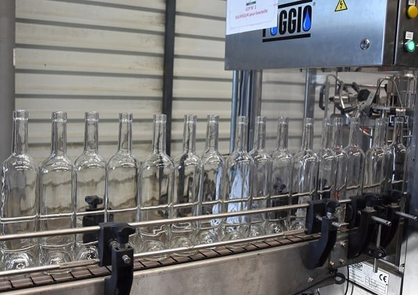 Station de lavage de bouteilles et contenants en verre « Ma Bouteille s’appelle Reviens » localisée à Chabeuil dans la Drôme ©Ecoscience Provence