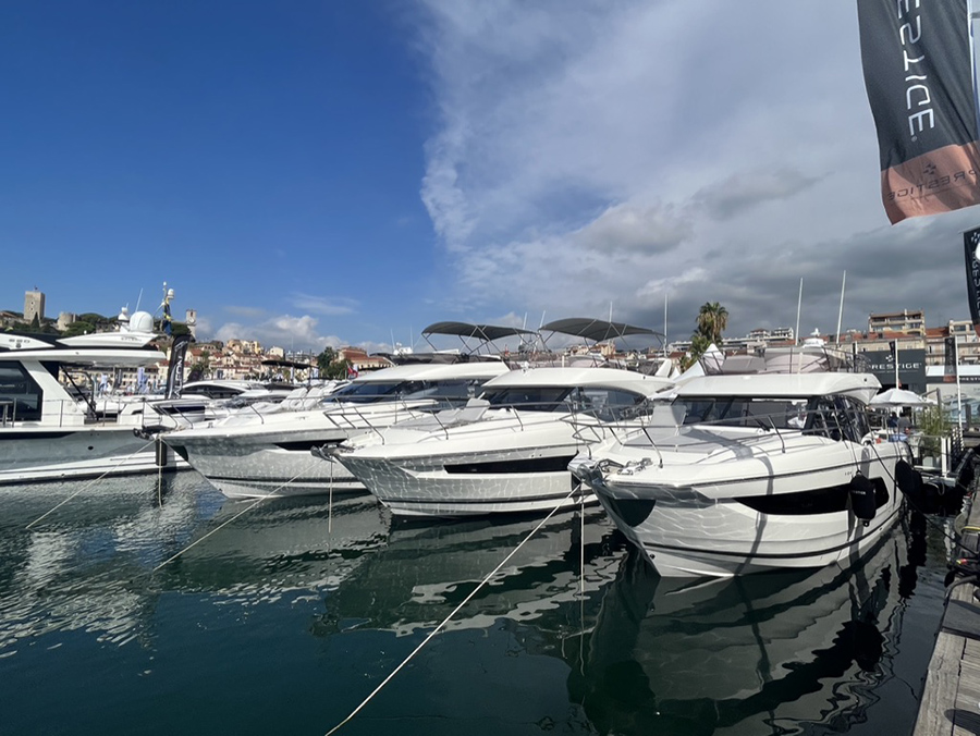 locasail au yachting festival cannes 2023 '