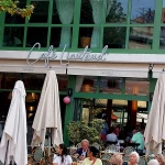La Brasserie Café Liautaud avec vue sur le port de Cassis se réinvente une identité culinaire
