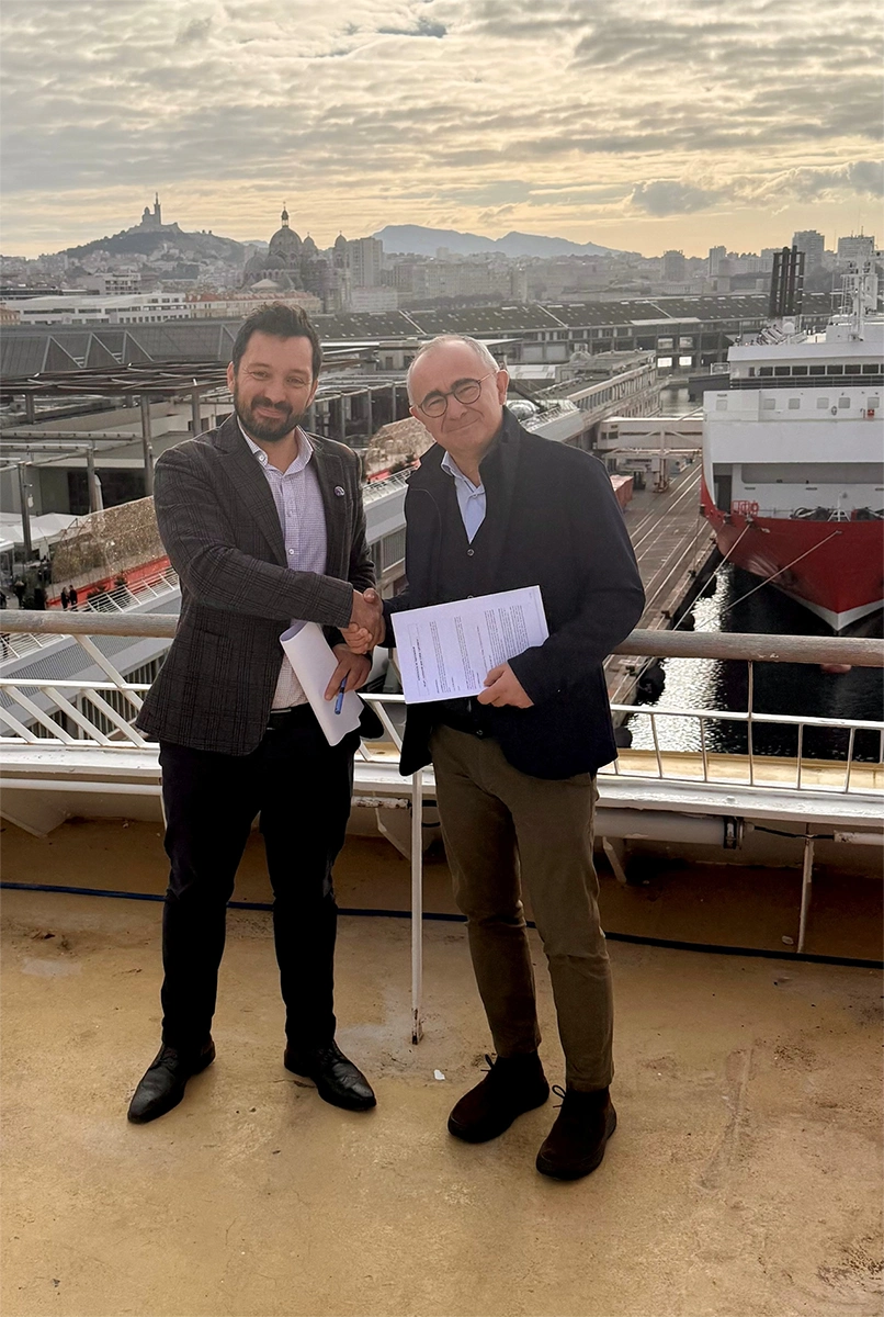 à gauche Ludovic Izoird, Directeur Général Exécutif d’Elyse Energy ; à droite : Pierre-Antoine Villanova, Directeur général de CORSICA linea