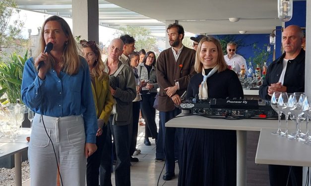 Le Faron, quand un mont toulonnais inspire une luxueuse terrasse, sur le toit de l’hôtel Okko