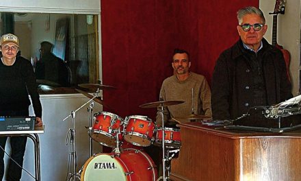 Jacques Edouard, auteur compositeur, interprète LE DOUTE, titre accessible en ligne sur le site web YouTube depuis le 10 juillet 26